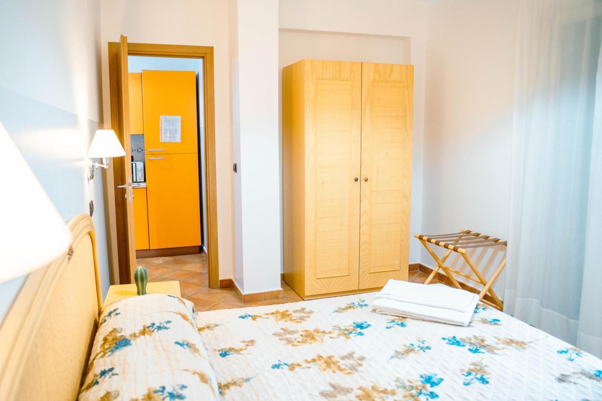 Le Tartarughe Aparthotel Letojanni Εξωτερικό φωτογραφία